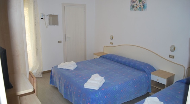 Трёхместный номер Standard с балконом Hotel Cristoforo Colombo