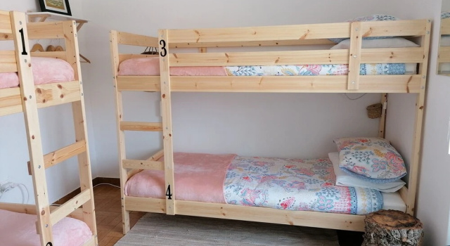 Кровать в общем номере Carlos Beach Guest House