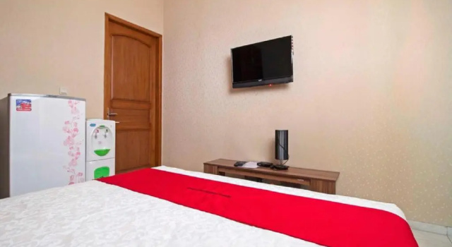 Двухместный номер Standard RedDoorz Syariah near Mercu Buana University