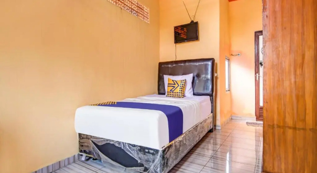 Одноместный номер Standard OYO Life 90433 Serasi Kost