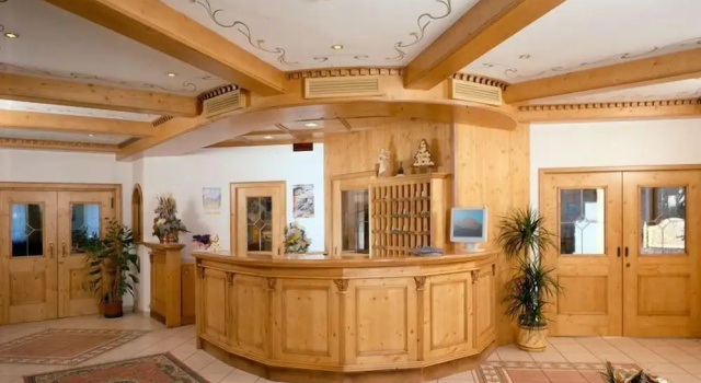 Hotel Cristallo, Забронировать Отель Канацеи Трентино-Альто-Адидже, рядом с Гондольный подъёмник Прадел-Роделла (нижняя станция)