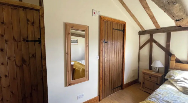 The Cow Shed - Sleeps 4, Parking & Pet Friendly, Buchen Sie Ferienwohnung Southminster England