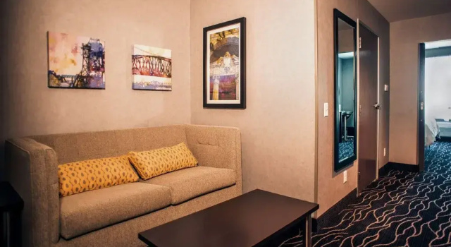 Holiday Inn & Suites - Joliet Southwest by IHG, Buchen Sie Hotel Joliet Chicago Southwest Suburbs