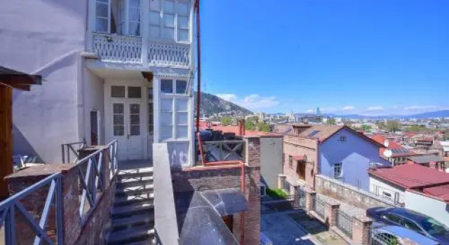 Sea at 13 Gomi street, Забронировать Отель Отели Тбилиси с парковкой, Парковка