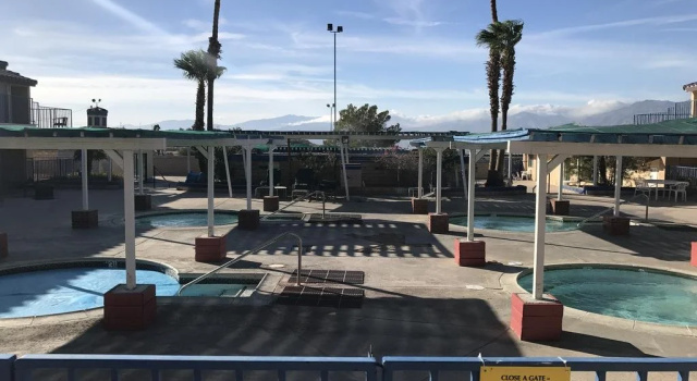 Desert Rain Spa Hotel, Забронировать Курортный отель Дезерт-Хот-Спрингс Palm Springs Metropolitan Area