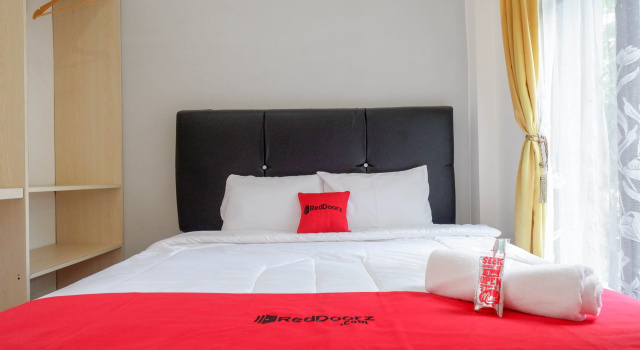 RedDoorz @ Kratonan Solo, Đặt Khách sạn Solo Central Java, gần Solo Grand Mall