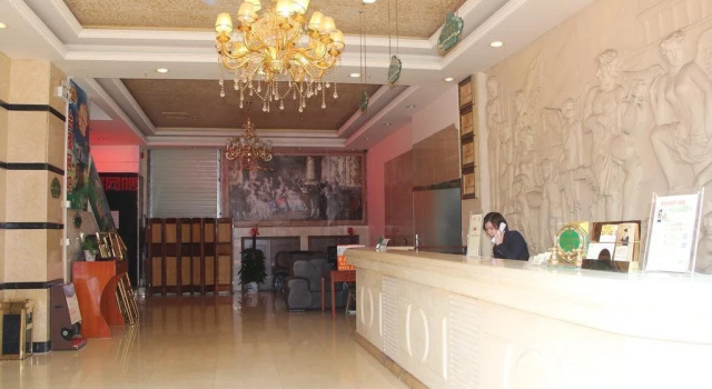 Vienna Hotel Shenzhen Dongmen Branch, Забронировать Отель Отели Лоху с парковкой, Парковка