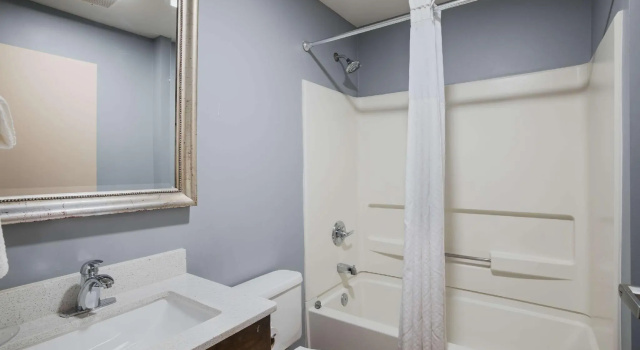 Двухместный люкс Sonesta Essential Hotels & Suites Kansas City Blue Springs