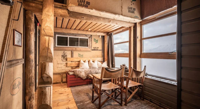 Люкс Standard Basecamp Spitsbergen Hotel