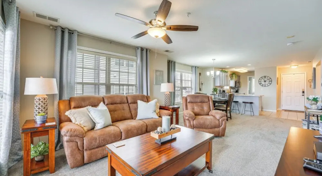 Branson Condo w/ Pool ~ 3 Mi to Silver Dollar City, Забронировать Апартаменты/квартира Апартаменты Table Rock Lake, Апартаменты/квартира