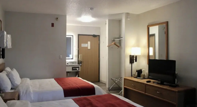 Четырёхместный номер Standard Eastwood Inn