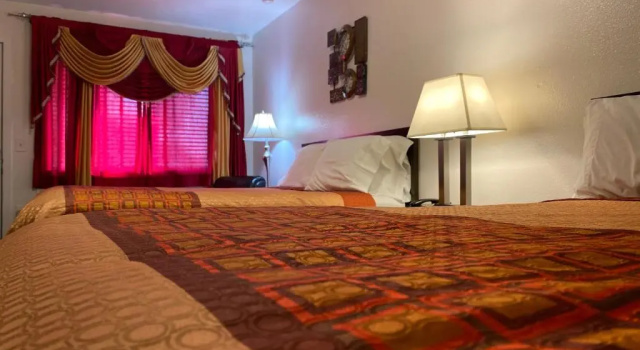 Четырёхместный номер Standard Motel West