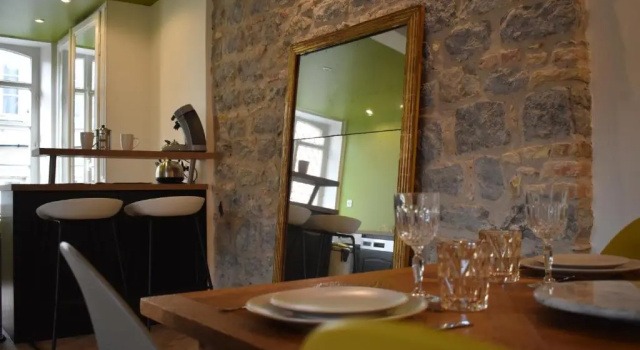 Апартаменты с 3 комнатами Maison 1747 - Gîtes de Standing en Vieille-ville avec Cour