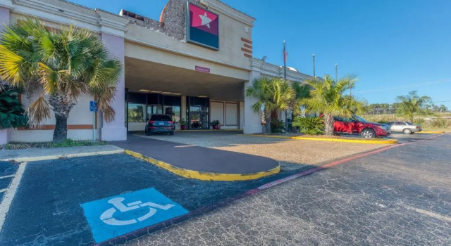 Quality Inn & Suites Nacogdoches, Rezervasyon Otel Nacogdoches Teksas