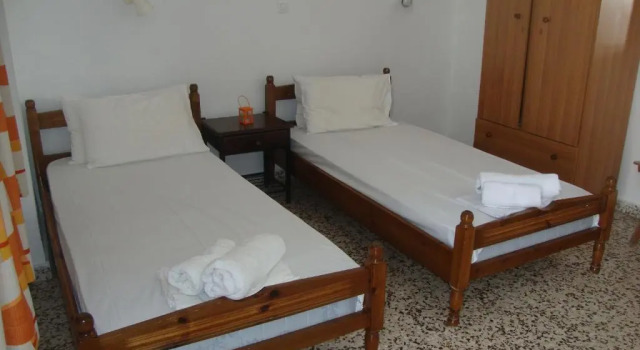 Студия Sarris Studios & Apartments