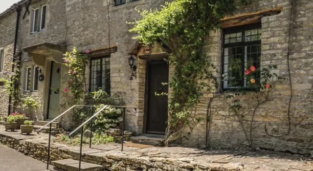 Fox Den Cottage, Rezervați Casă de vacanță Castle Combe Wiltshire
