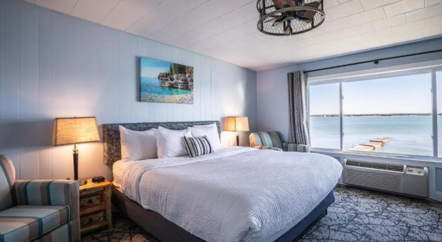 Двухместный номер Standard с видом на озеро Beachfront Inn