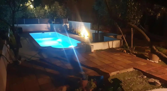 Compelx with detached house and spacious apartment, Забронировать Апартаменты/квартира Отели в центре Стариград, в центре