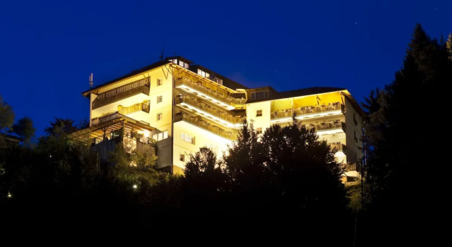 Hotel Berghof Brunner, Забронировать Курортный отель Бад-Айзенкаппель Клопайнерзее
