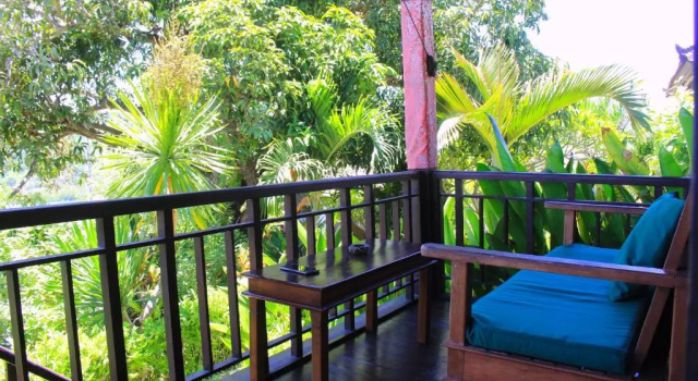 Бунгало Deluxe Sunrise Ocean Hut's Lembongan