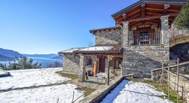 2 Bedroom Stunning Home In Luino, Забронировать Отель Отели Provincia di Varese с парковкой, Парковка