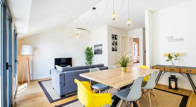 ALTIDO Bairro Alto 2-BR Apartment with Large Terrace