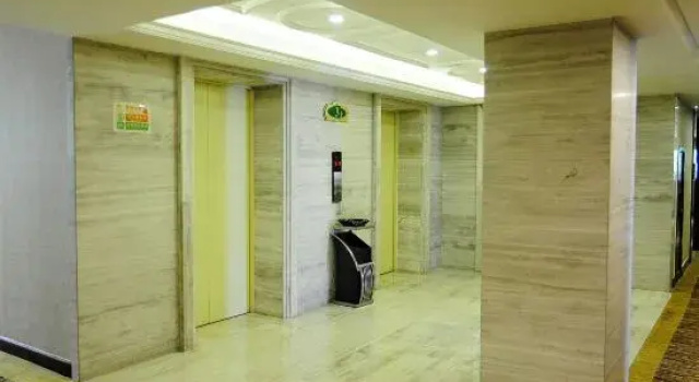 Vienna Hotel (Guiyang Fountain Subway Station Yangmingci Subway Station), Забронировать Отель Отели Юньянь с бассейном, Бассейн