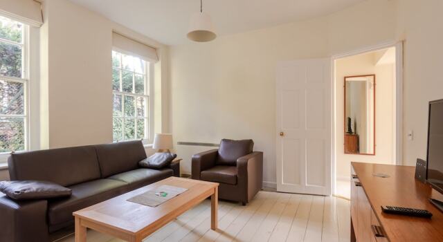 Charming 1Br Home By River Thames Fits 3, Забронировать Апартаменты/квартира Отели Большого Лондона с парковкой, Парковка