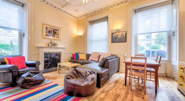 Intriguing 4-bedroom Main Door Apt Near Old Town, Забронировать Отель Ньюингтон Эдинбург, рядом с Трон Артура