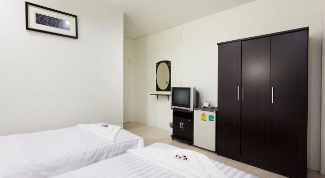 White Snapper Kitchen & Guesthouse, Забронировать Отель Карон Бич Пхукет