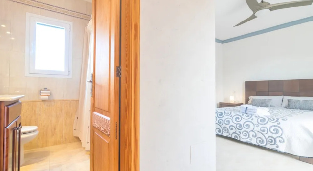Lluna Home, Забронировать Отель Отели и гостиницы Колония-Сант-Жорди, Отель