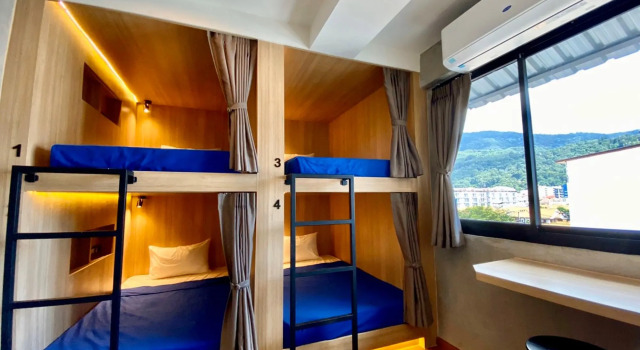 Кровать в общем номере Patong Poshtel