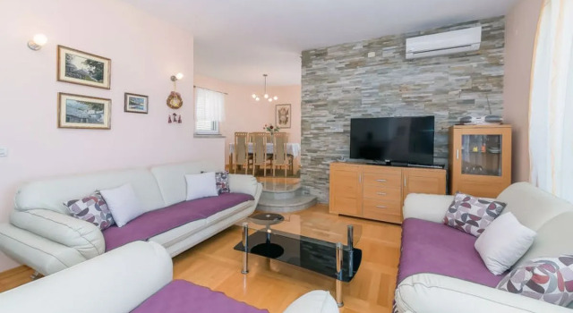 Villa Biljana Seefeld in Tirol, Забронировать Вилла Отели Biokovo Nature Park с парковкой, Парковка