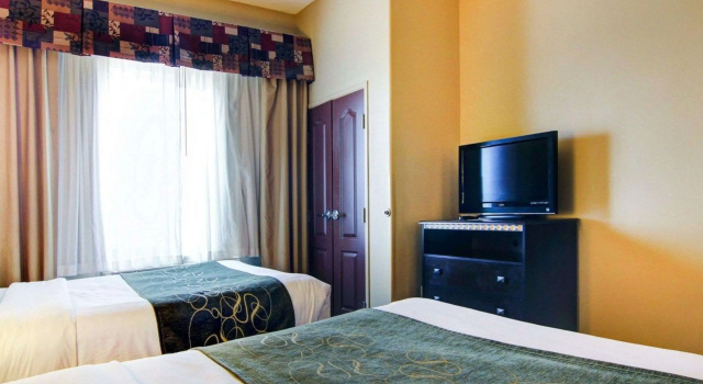 Четырёхместный люкс Comfort Suites Fort Stockton