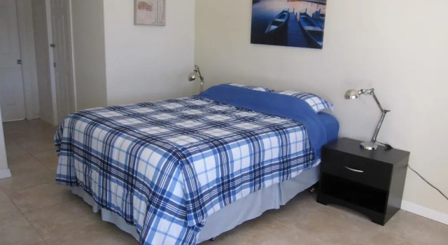 Beautiful Gulf Coast Living on the Canal - Three Bedroom Home, Đặt Khách sạn New Port Richey 