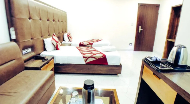 Hotel Orchid  Inn, Забронировать Отель Отели Бхопала с парковкой, Парковка