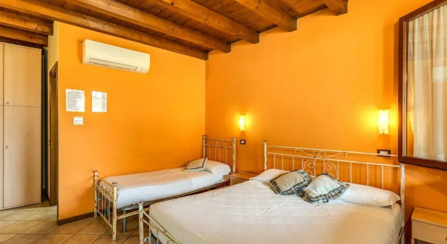 Agriturismo Pozzo Fiorito, Забронировать Фермерский дом Отели Кастильоне-делле-Стивьере с парковкой, Парковка