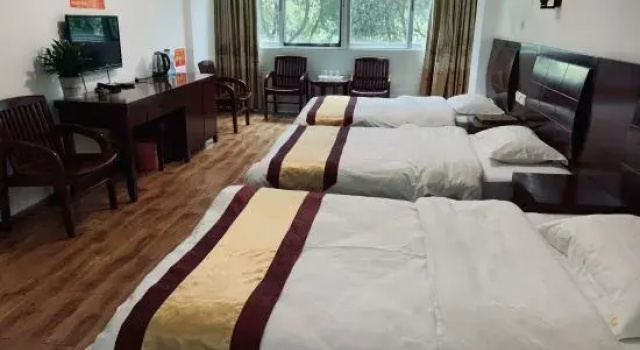 Longling Jinlong Hotel