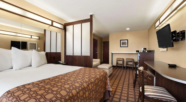 Люкс Garner Hotel Gonzales by IHG