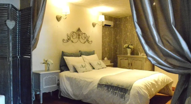 Charming Nest Cozy, Romantic, Very Comfortable, on a Square of Torgny, Varaa Lomakoti Chiny 