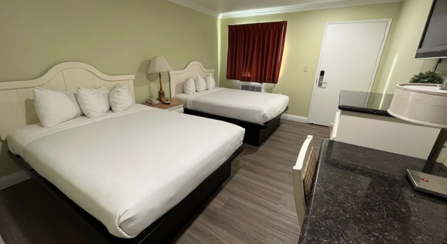 Четырёхместный номер Standard American Inn - Grover beach - Pismo Beach
