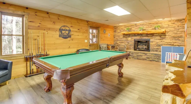 Secluded Cherry Log Cabin w/ Hot Tub + Swings!, Buchen Sie Ferienhaus Cherry Log Georgia