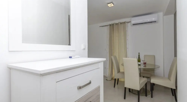 Apartment Antonela, Забронировать Апартаменты/квартира Врбоска Остров Хвар
