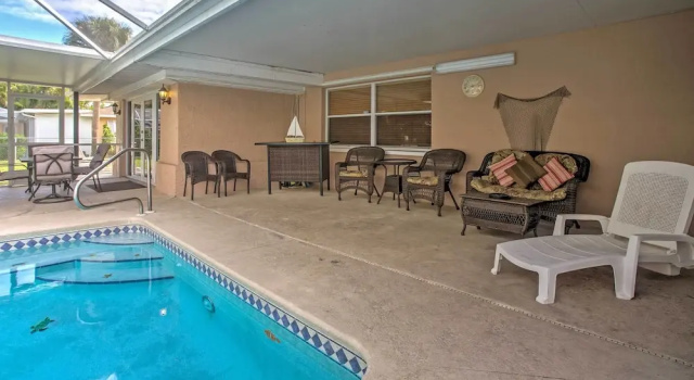 Коттедж с 3 комнатами Tropical Cape Coral Home w/ Private Dock on Canal!