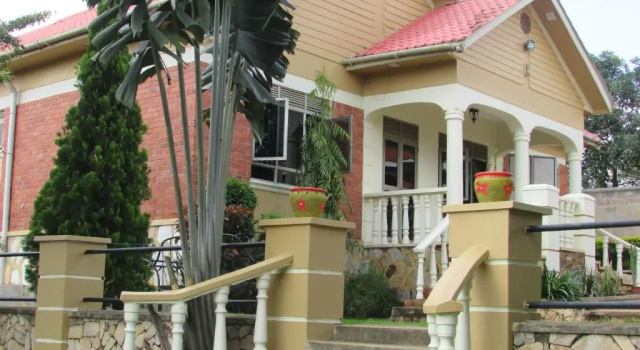 Коттедж Namugongo Hotel