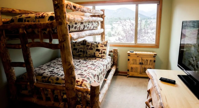 Virginia Home by Rocky Mountain Resorts, Забронировать Отель Отели Rocky Mountain National Park с парковкой, Парковка