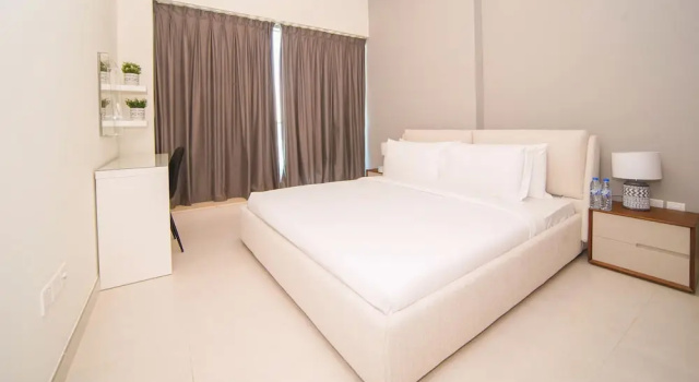 Business Bay 1BR Canal View Rooftop Pool - 360 vacation, Забронировать Дом для отпуска Коттеджи Эмирата Дубая, рядом с Дубай Молл, Коттедж