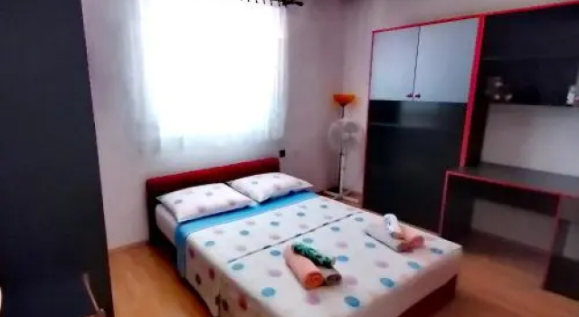Apartmani Čanaki, Брондау Пәтер Split Region қаласындағы төсек алаңы бар қонақ үйлер, Тоқтау алаңы