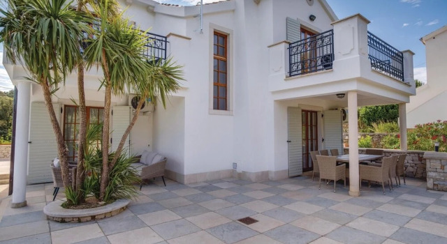 Stunning Home in Sveti Jakov With Sauna, Wifi and 3 Bedrooms, Đặt Khách sạn Sveti Jakov Losinj