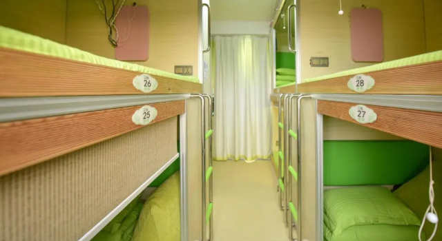 Кровать в общем номере Qingting Space Capsule Hostel